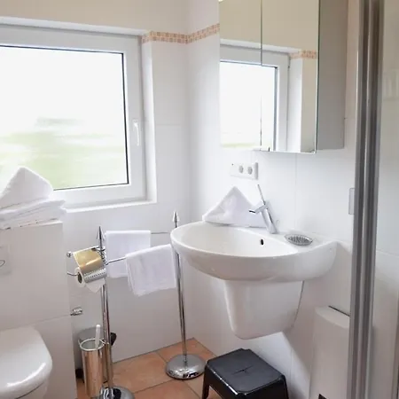 3-zimmer In In Ruhiger Lage Apartment *